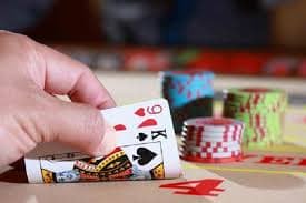 Philippine player accessing kabet casino on a mobile phone with live dealer table visible